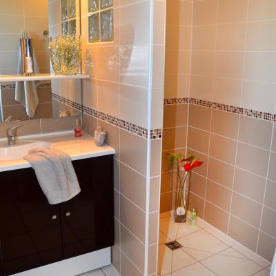 salle d'eau de la chambre la Nadière